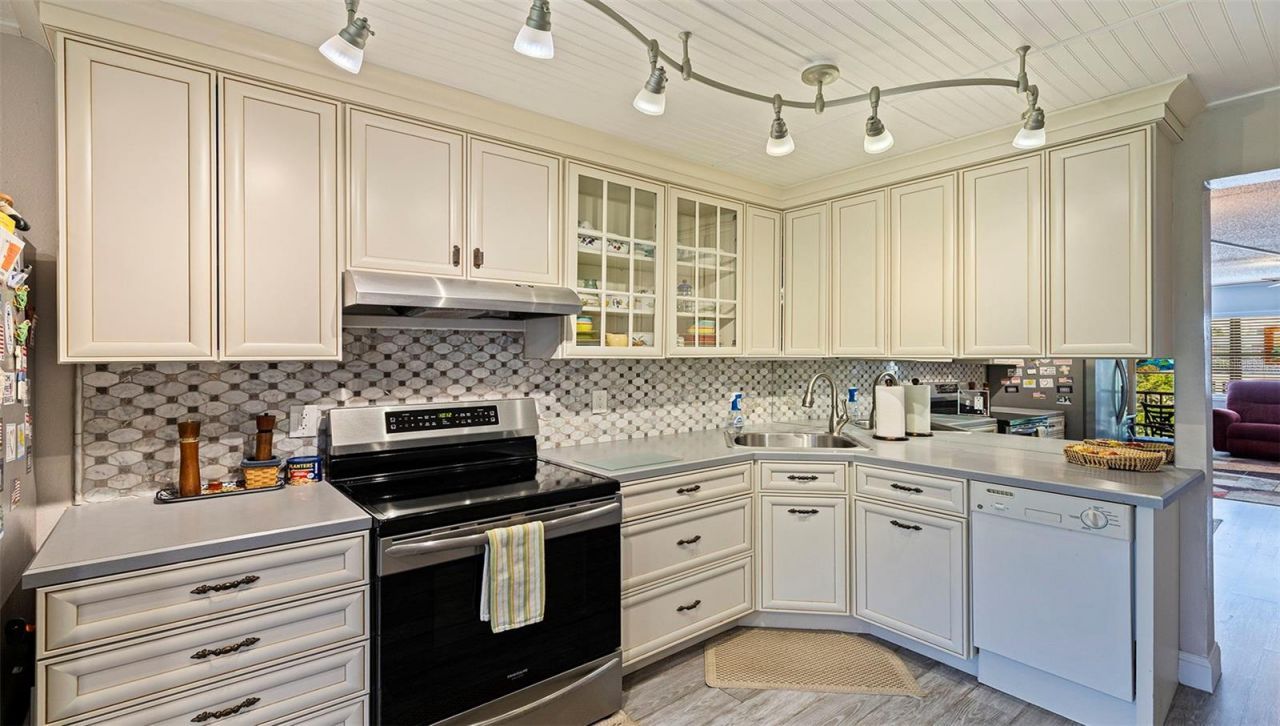 4910 Bay Street Ne, Unit 310, Saint Petersburg, FL 33703 Photo