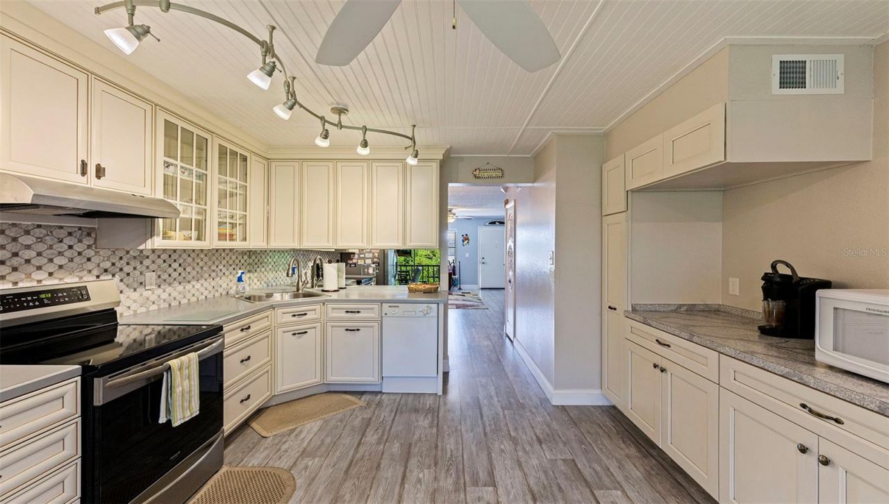 4910 Bay Street Ne, Unit 310, Saint Petersburg, FL 33703 Photo