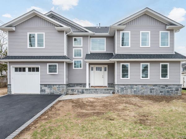 1 Scott Place , Plainview, NY 11803