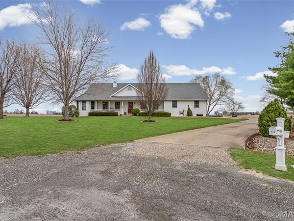 124 Evergreen Court , Brighton, IL 62012