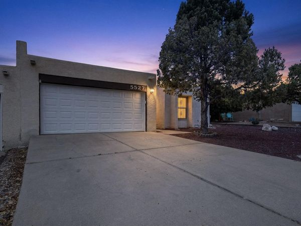 5527 Amistad Road NE, Albuquerque, NM 87111
