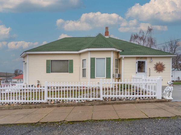 102 W 3rd Street, Lind, WA 99341