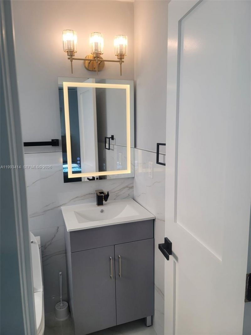 266 NE 162nd St, Miami, FL 33162 Photo