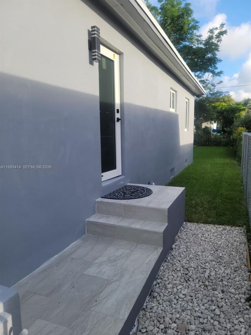 266 NE 162nd St, Miami, FL 33162 Photo