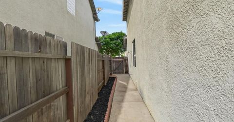 9475 Winding River Way, Elk Grove, CA 95624 Photo