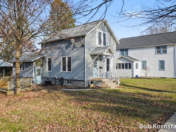 319 N Rowe Street, Ludington, MI 49431