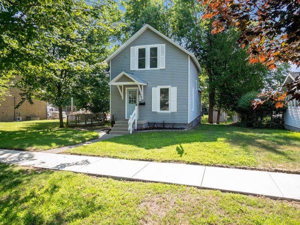 319 N Rowe Street, Ludington, MI 49431