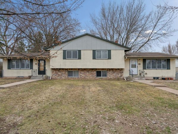 1586 Pacific St , Saint Paul, MN 55106