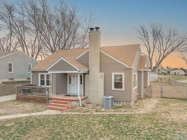 522 S 4th, Moville, IA 51039