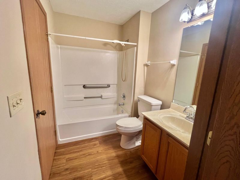 2465 Meadow Glade Drive, Unit 26, Hilliard, OH 43026 Photo 14