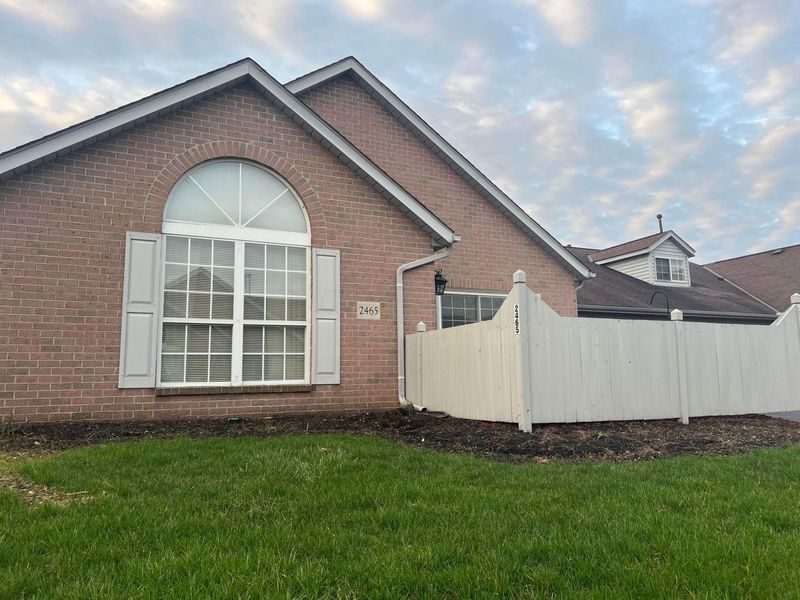 2465 Meadow Glade Drive, Unit 26, Hilliard, OH 43026 Photo 2