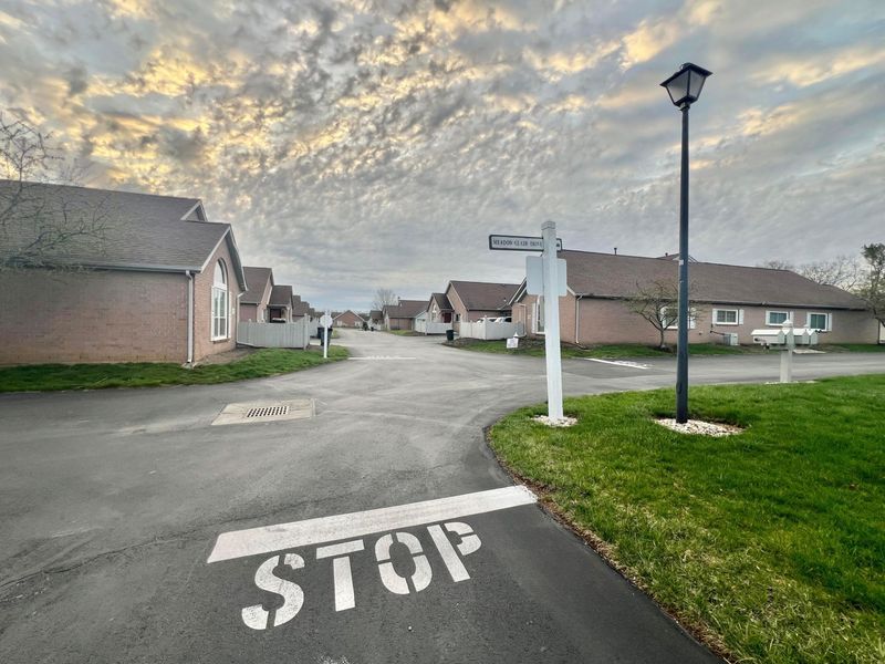 2465 Meadow Glade Drive, Unit 26, Hilliard, OH 43026 Photo 25