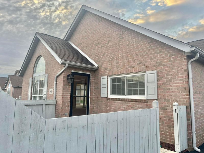 2465 Meadow Glade Drive, Unit 26, Hilliard, OH 43026 Photo 3
