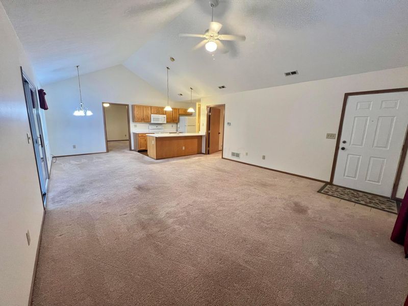 2465 Meadow Glade Drive, Unit 26, Hilliard, OH 43026 Photo 4