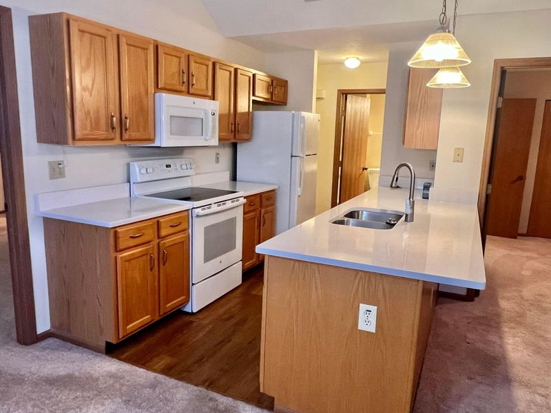 2465 Meadow Glade Drive, Unit 26, Hilliard, OH 43026 Photo 5