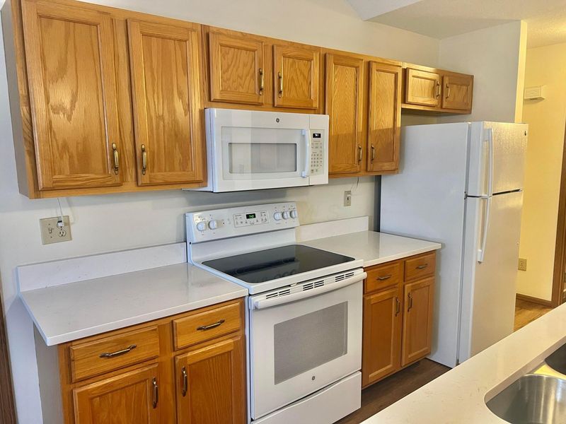 2465 Meadow Glade Drive, Unit 26, Hilliard, OH 43026 Photo 6