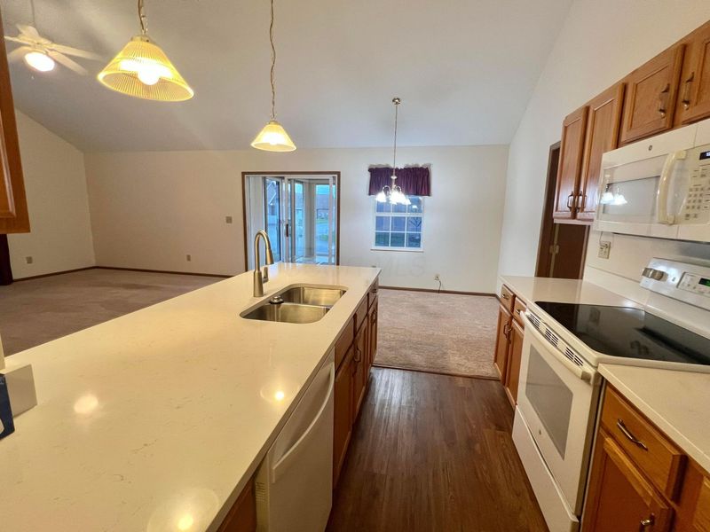 2465 Meadow Glade Drive, Unit 26, Hilliard, OH 43026 Photo 7