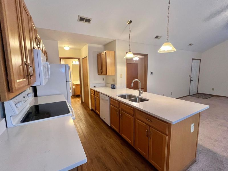 2465 Meadow Glade Drive, Unit 26, Hilliard, OH 43026 Photo 8