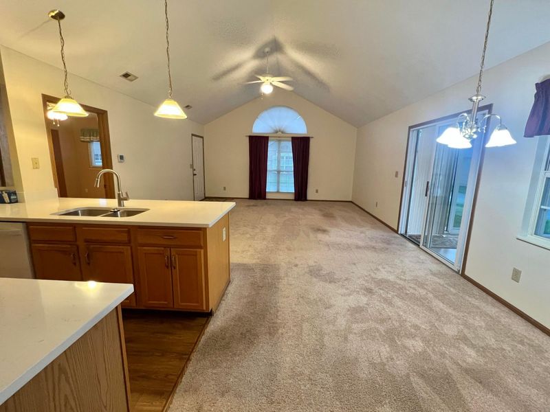 2465 Meadow Glade Drive, Unit 26, Hilliard, OH 43026 Photo 9