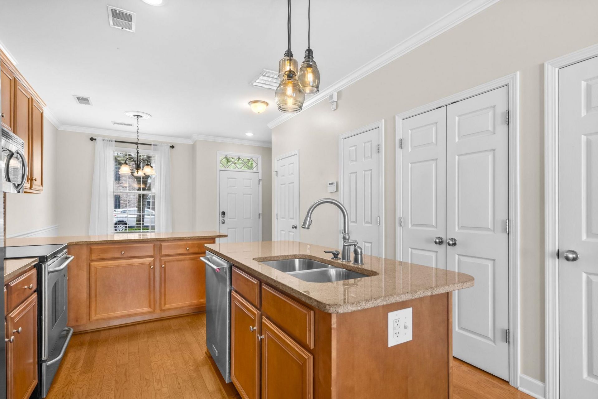 3560 Alexandria Ave. Photo 17