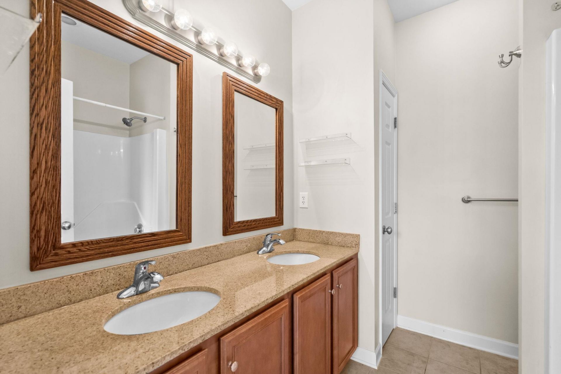 3560 Alexandria Ave. Photo 24