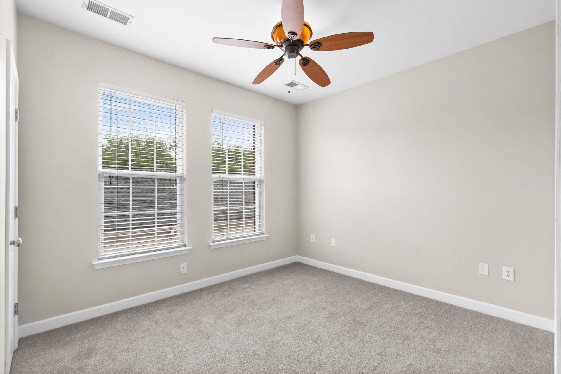 3560 Alexandria Ave. Photo 26