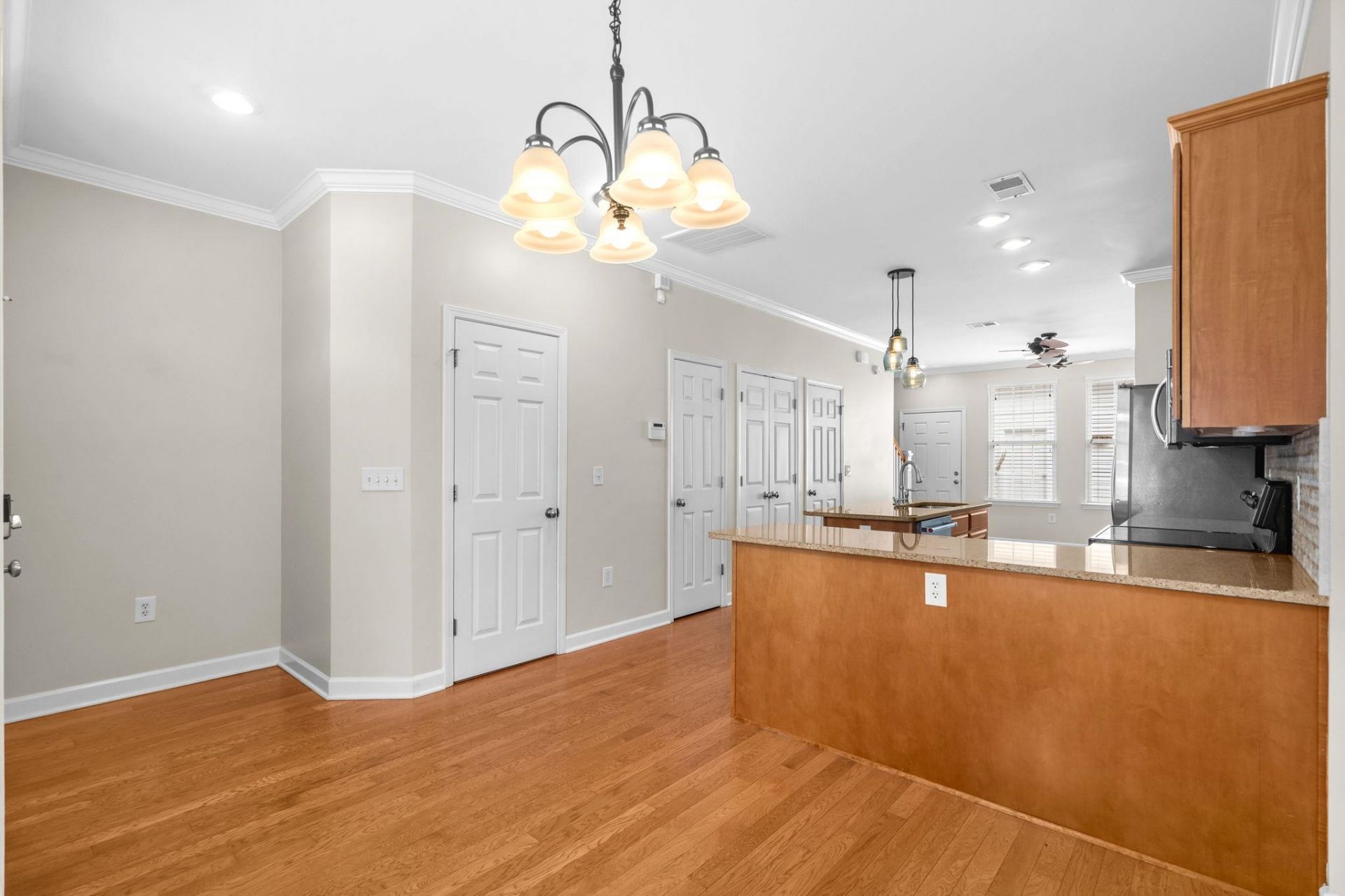 3560 Alexandria Ave. Photo 9