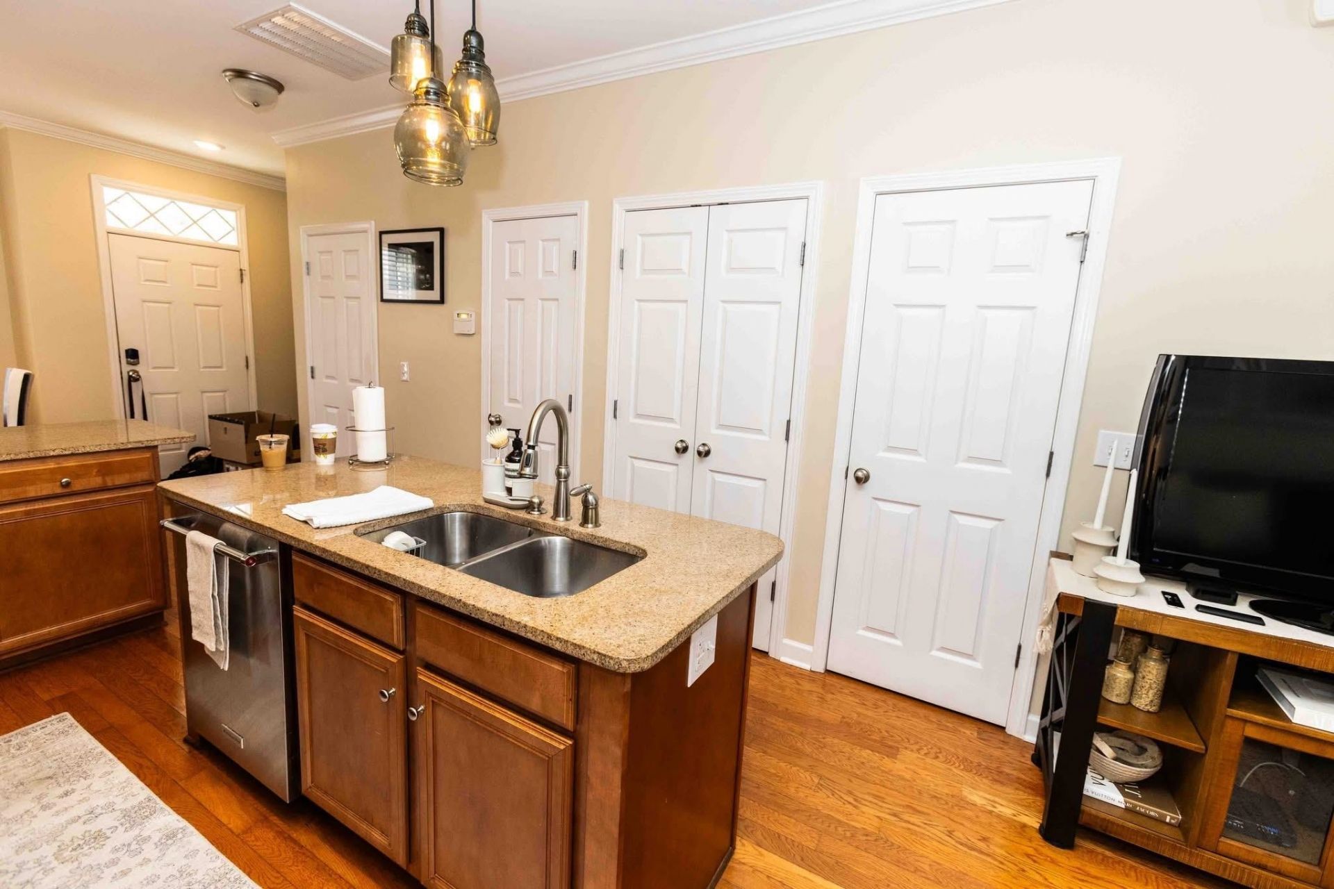 3560 Alexandria Ave. Photo 9