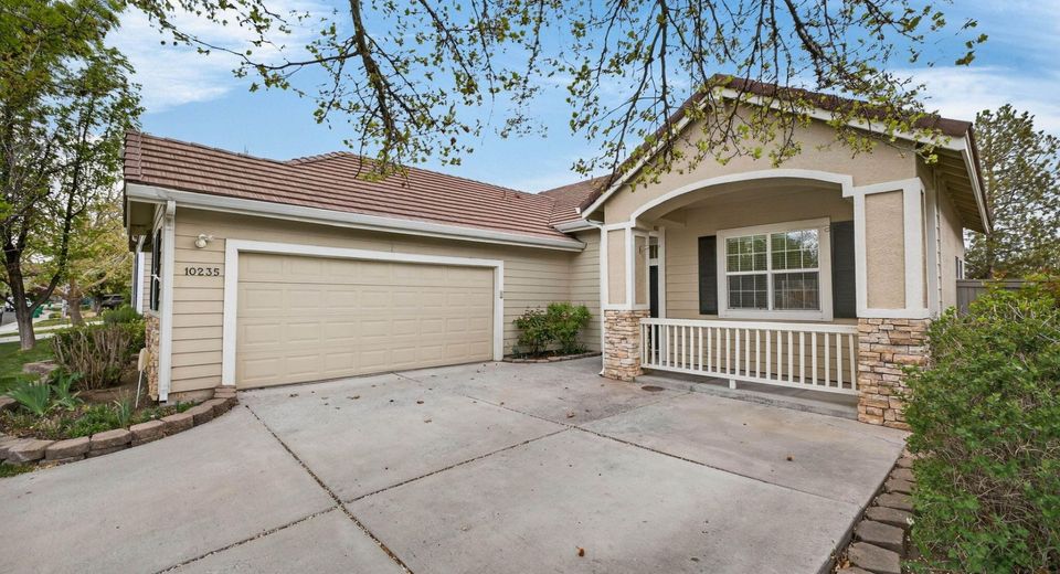 10235 Grizzly Hill Court, Reno, NV 89521 Photo