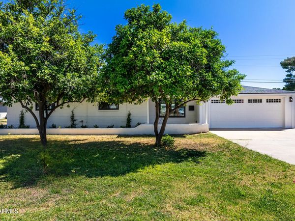 2825 E CAMPBELL Avenue, Phoenix, AZ 85016