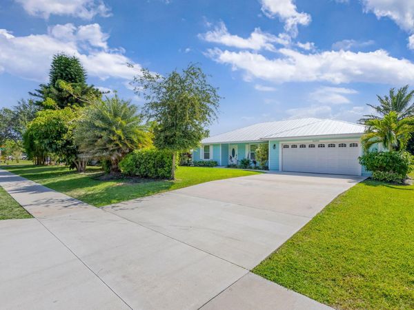 10600 SE Gomez Avenue, Hobe Sound, FL 33455