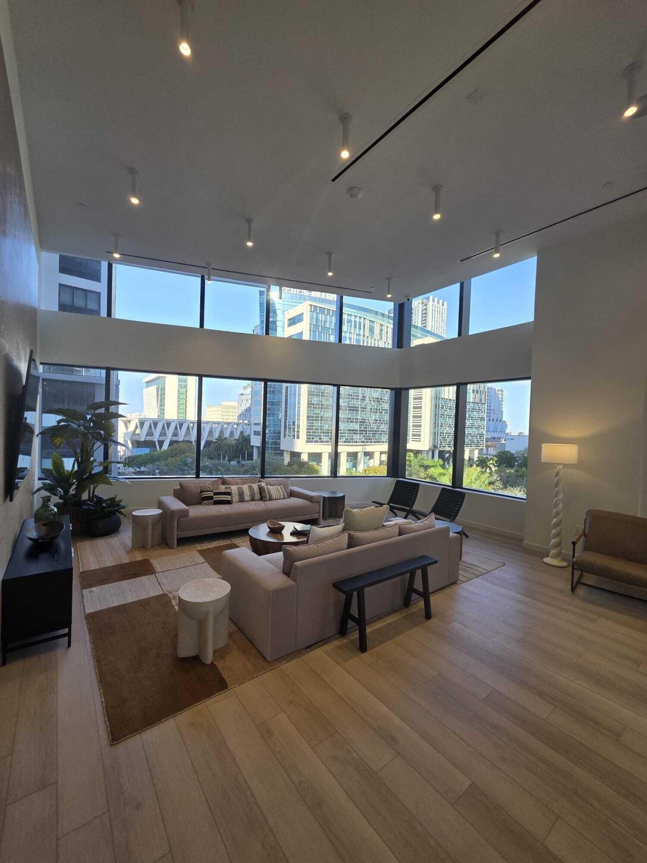 225 N Miami Avenue, Unit 910, Miami, FL 33128 Photo