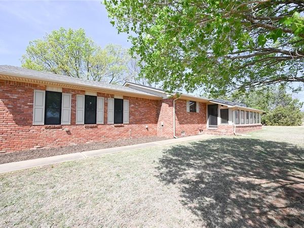 1608 N Pleasant Valley Road, Ninnekah, OK 73067