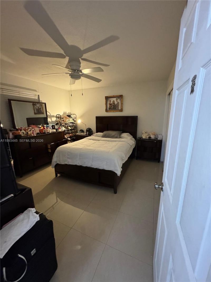 6960 Miami Gardens Dr, Unit 2-516, Hialeah, FL 33015 Photo