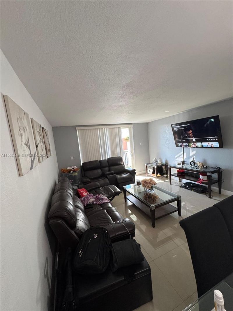 6960 Miami Gardens Dr, Unit 2-516, Hialeah, FL 33015 Photo