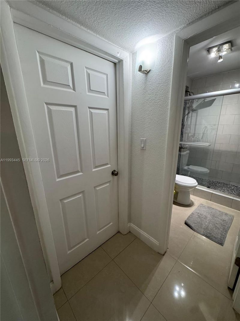 6960 Miami Gardens Dr, Unit 2-516, Hialeah, FL 33015 Photo