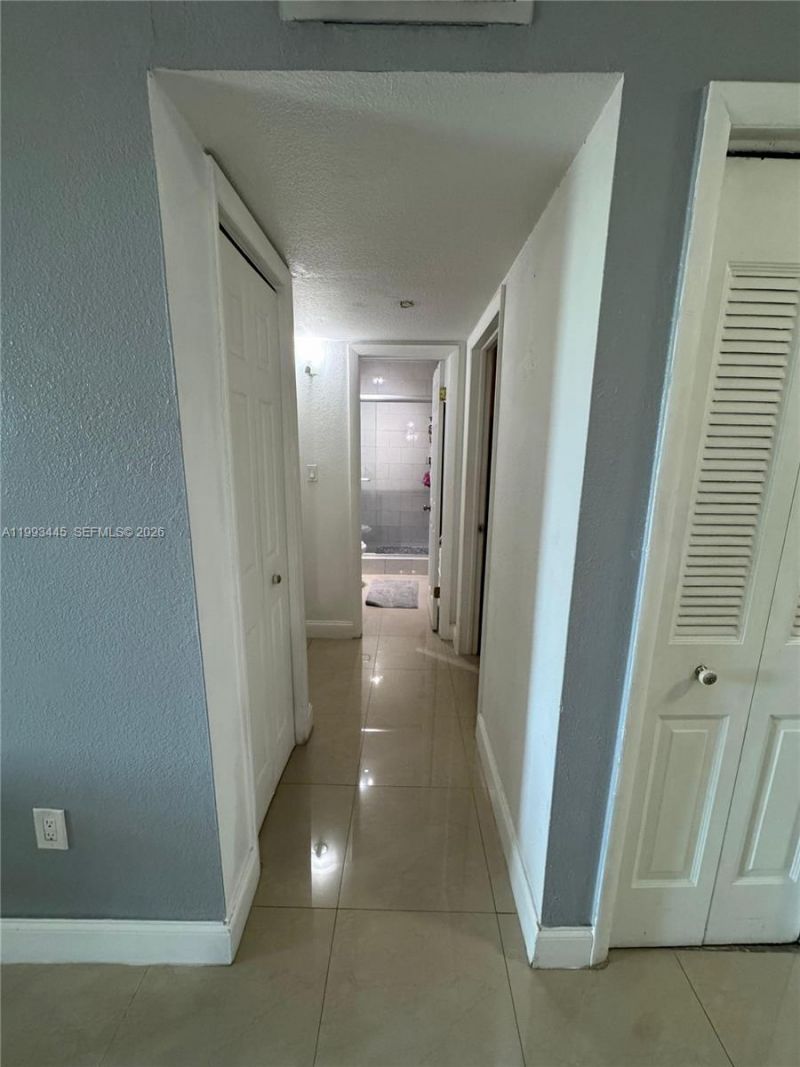 6960 Miami Gardens Dr, Unit 2-516, Hialeah, FL 33015 Photo