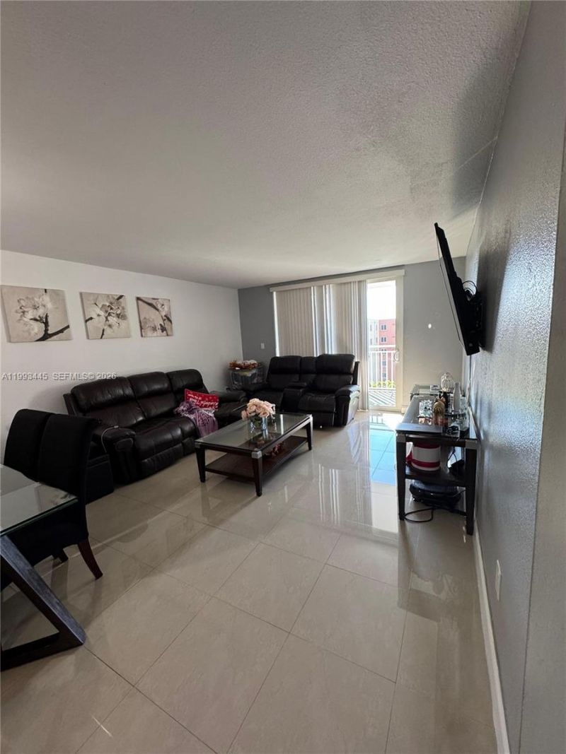 6960 Miami Gardens Dr, Unit 2-516, Hialeah, FL 33015 Photo