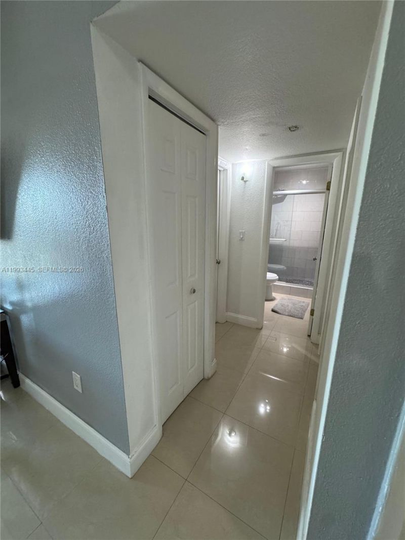 6960 Miami Gardens Dr, Unit 2-516, Hialeah, FL 33015 Photo