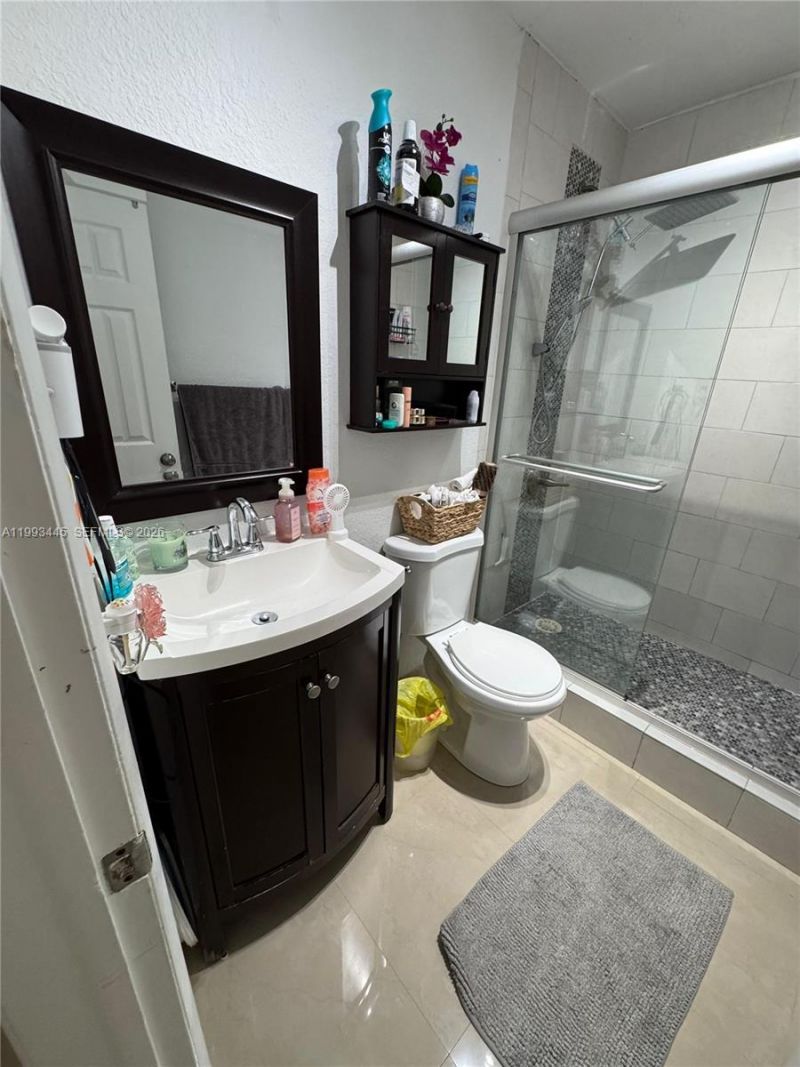 6960 Miami Gardens Dr, Unit 2-516, Hialeah, FL 33015 Photo