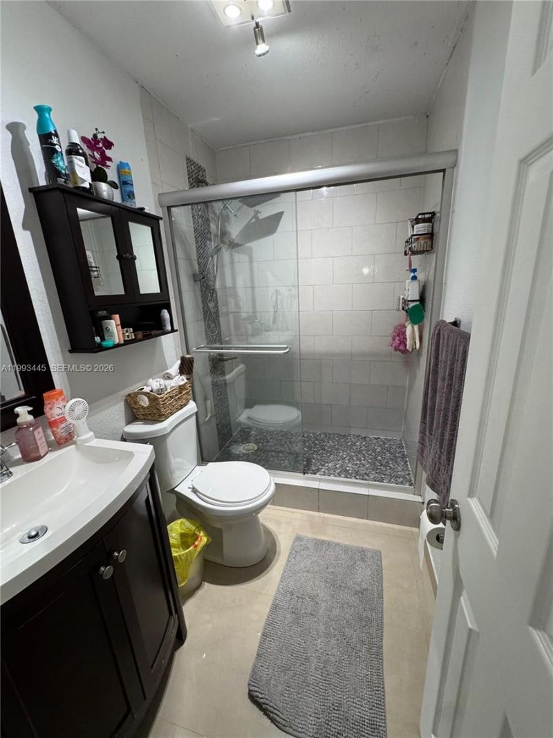 6960 Miami Gardens Dr, Unit 2-516, Hialeah, FL 33015 Photo