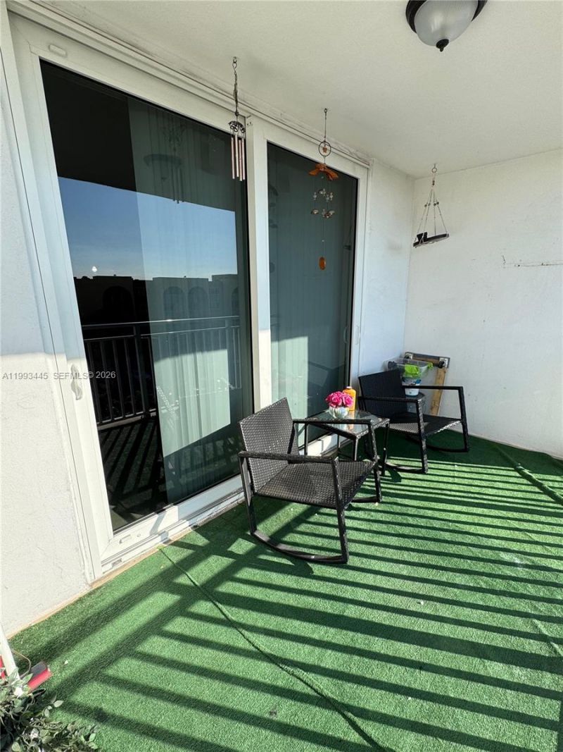6960 Miami Gardens Dr, Unit 2-516, Hialeah, FL 33015 Photo