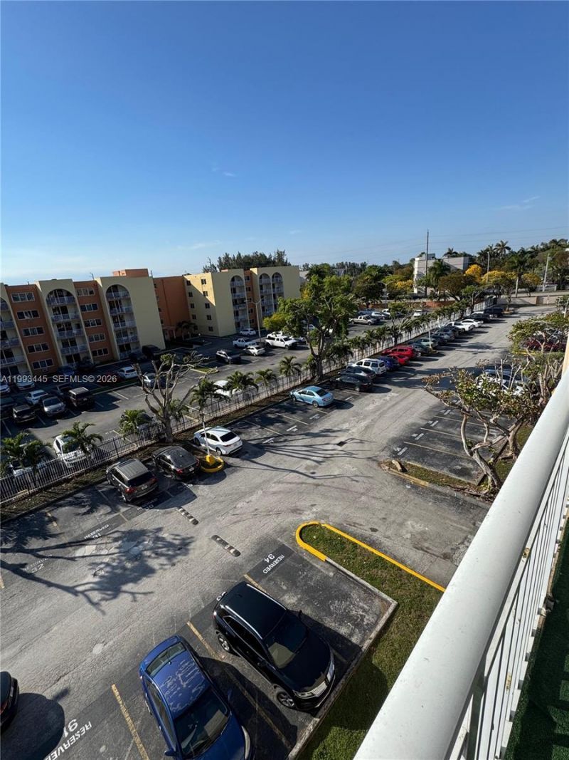 6960 Miami Gardens Dr, Unit 2-516, Hialeah, FL 33015 Photo