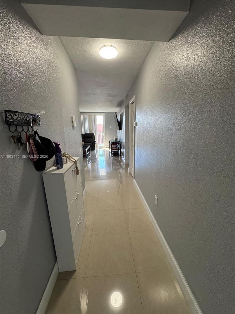 6960 Miami Gardens Dr, Unit 2-516, Hialeah, FL 33015 Photo