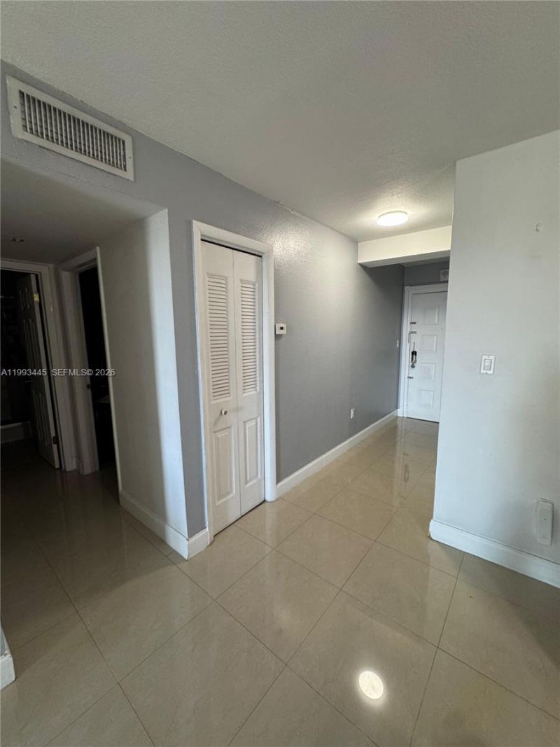 6960 Miami Gardens Dr, Unit 2-516, Hialeah, FL 33015 Photo