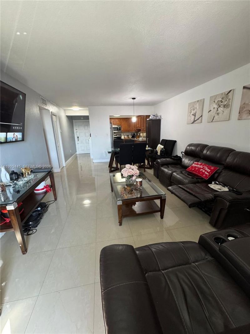 6960 Miami Gardens Dr, Unit 2-516, Hialeah, FL 33015 Photo