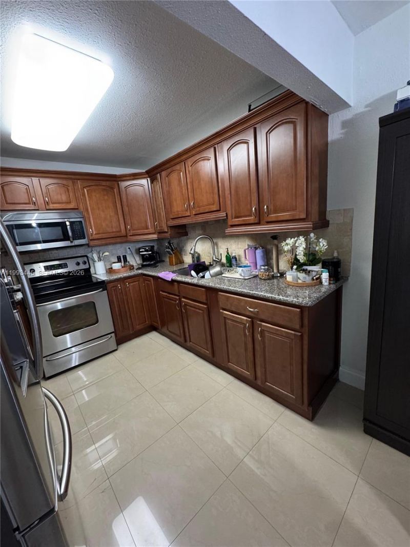 6960 Miami Gardens Dr, Unit 2-516, Hialeah, FL 33015 Photo