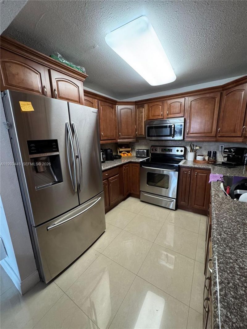 6960 Miami Gardens Dr, Unit 2-516, Hialeah, FL 33015 Photo