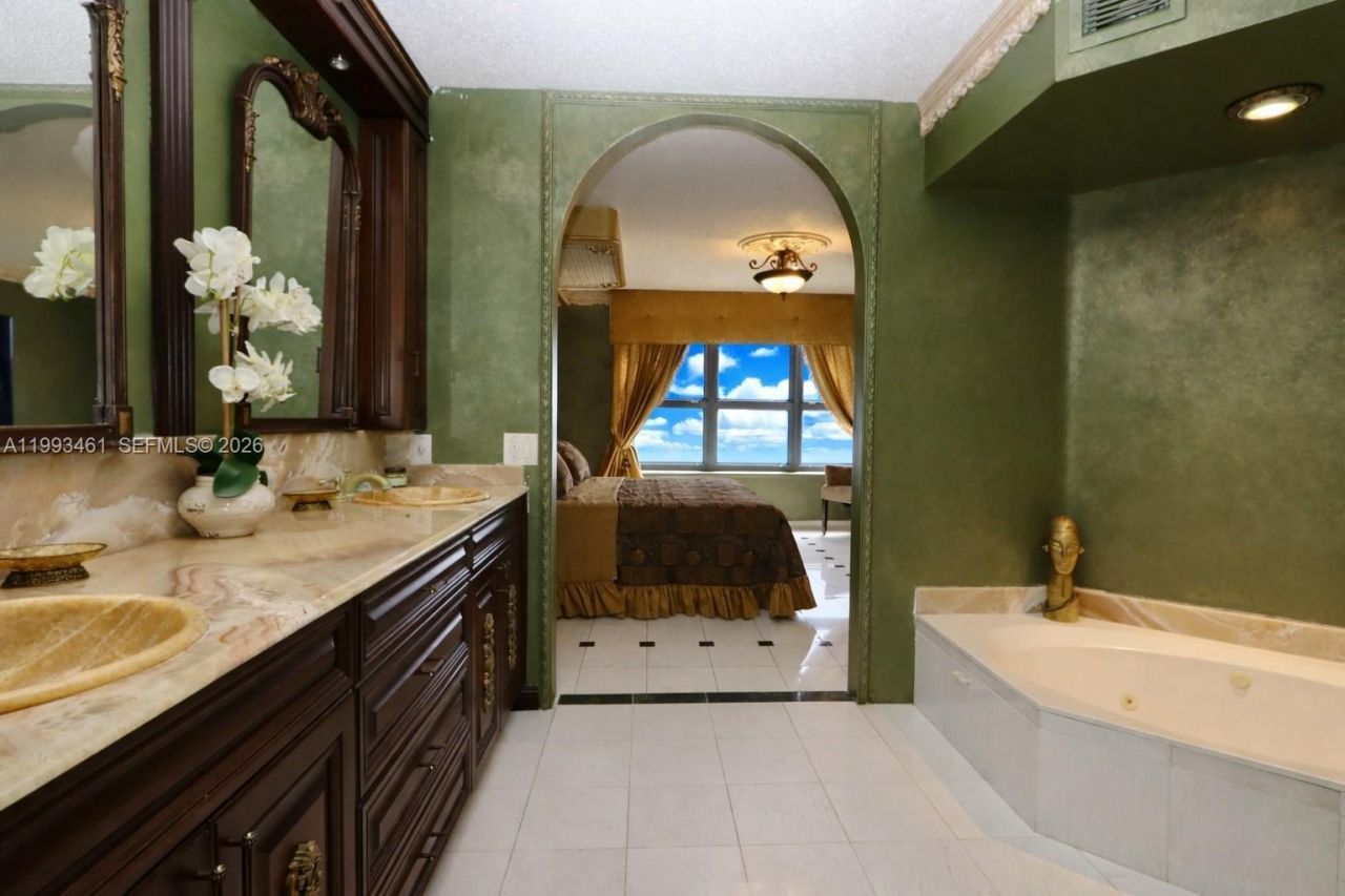 3530 Mystic Pointe Dr , Unit 2915, Aventura, FL 33180 Photo