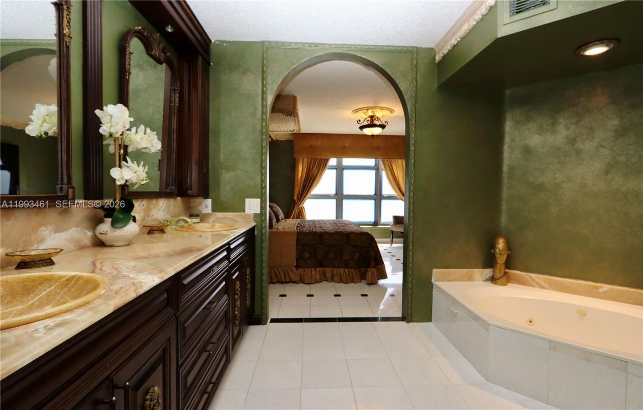 3530 Mystic Pointe Dr , Unit 2915, Aventura, FL 33180 Photo